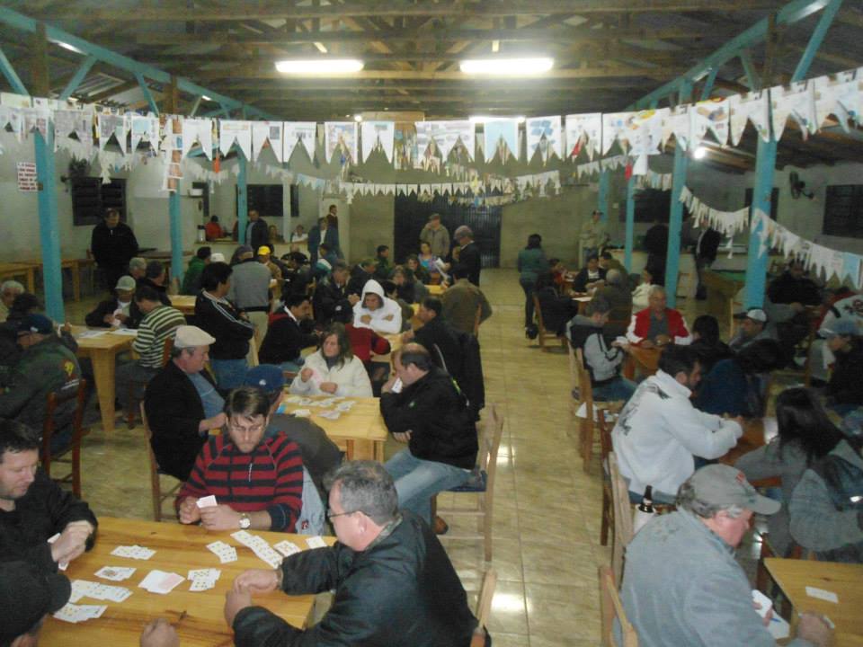 Campeonato Municipal de Canastra em Duplas iniciou nesta semana